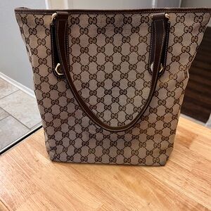Pre-loved Authentic Gucci shoulder bag